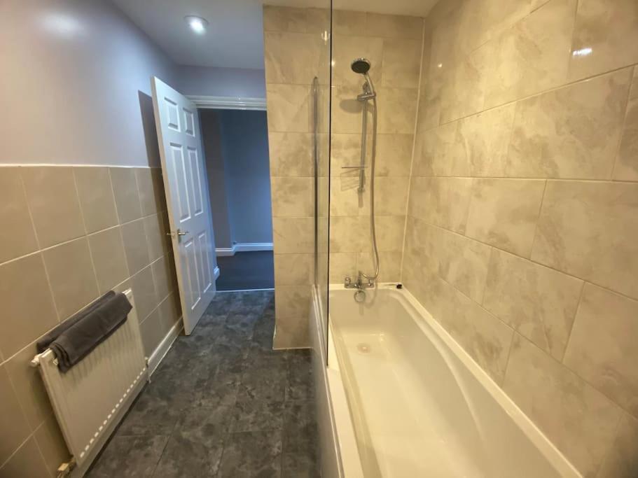 Spacious 2 Bedroom Flat 伦敦 外观 照片